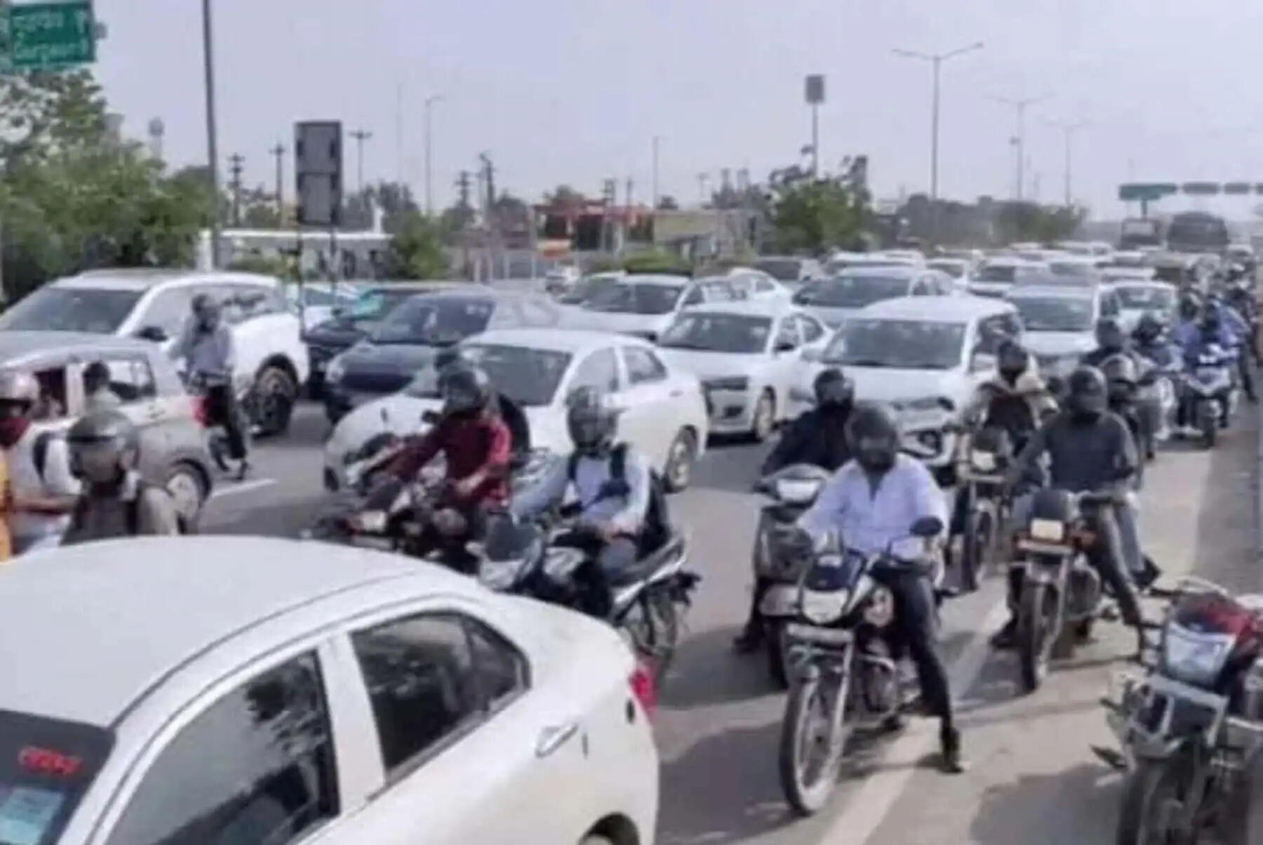 दिल्ली-जयपुर हाईवे पर गुरुग्राम में डंपर ने डिलीवरी बॉय को कुचला,कई घंटे सड़क जाम