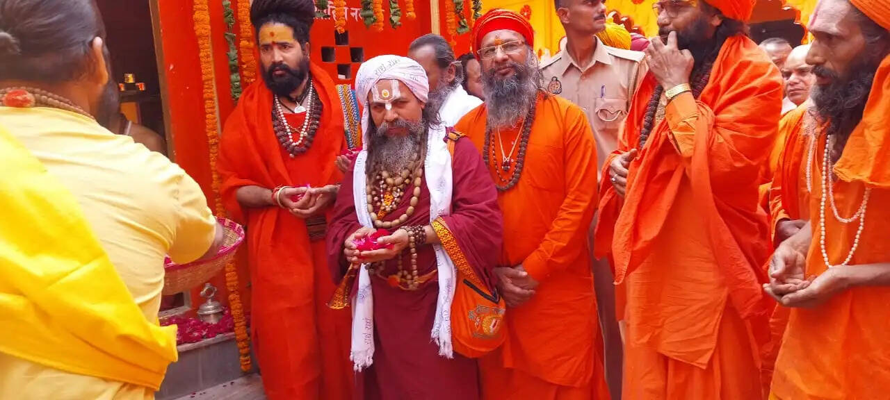 संत-महात्माओं के जयघोष से गूंजा महानिर्वाणी अखाड़ा, विधि-विधान से मनाई भगवान कपिल मुनि की जयंती