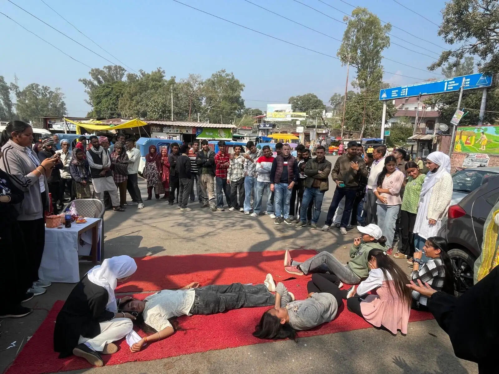 एनएसएस यूनिट जीडीसी बसोहली ने किया स्कूल दौरा, नुक्कड़ नाटक से दिया नशा मुक्ति का संदेश