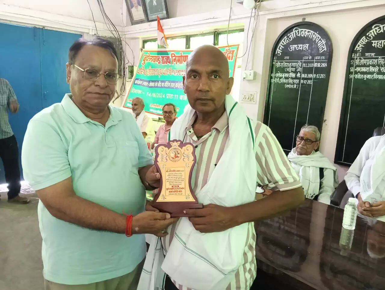 वरिष्ठ पत्रकारों व अधिवक्ताओं का किया गया सम्मान