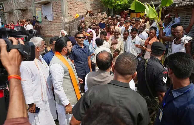 (अपडेट) शिवराज सिंह चौहान और सम्राट चौधरी ने बाढ़ प्रभावित इलाकों का किया हवाई सर्वेक्षण और ज़मीनी निरीक्षण