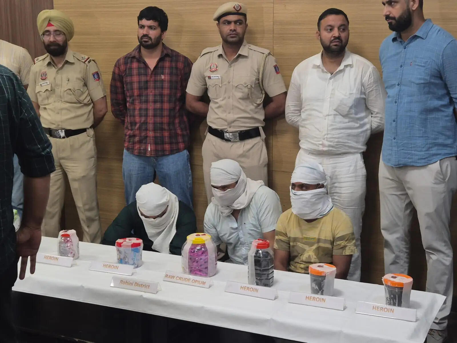 दिल्ली-एनसीआर में हेरोइन सप्लाई करने वाले अंतरराज्यीय ड्रग्स नेटवर्क का भंडाफोड़, नौ आरोपित गिरफ्तार