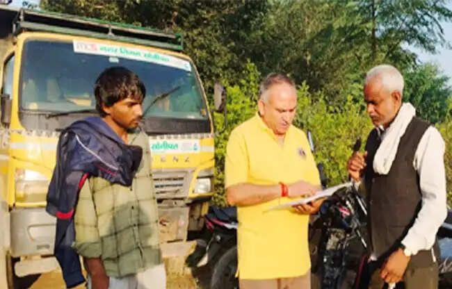 सोनीपत: कागजाें में चल रही थी डोर टू डोर कूड़ा उठाने वाली 15 गाड़ियां, मेयर ने लगाई फटकार