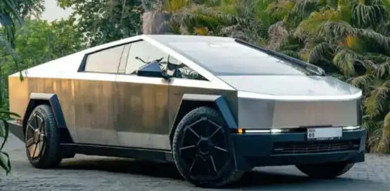 सूरत की सड़कों पर दौड़ेगी देश की पहली टेस्ला साइबर ट्रक कार