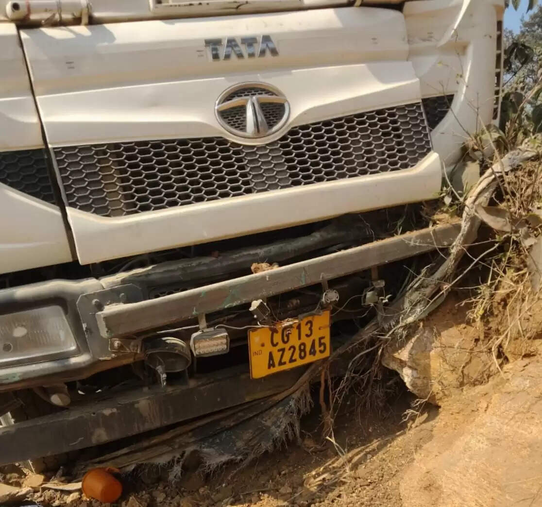 ट्रेलर ने टेंपो सवार यात्री को कुचला, मौत