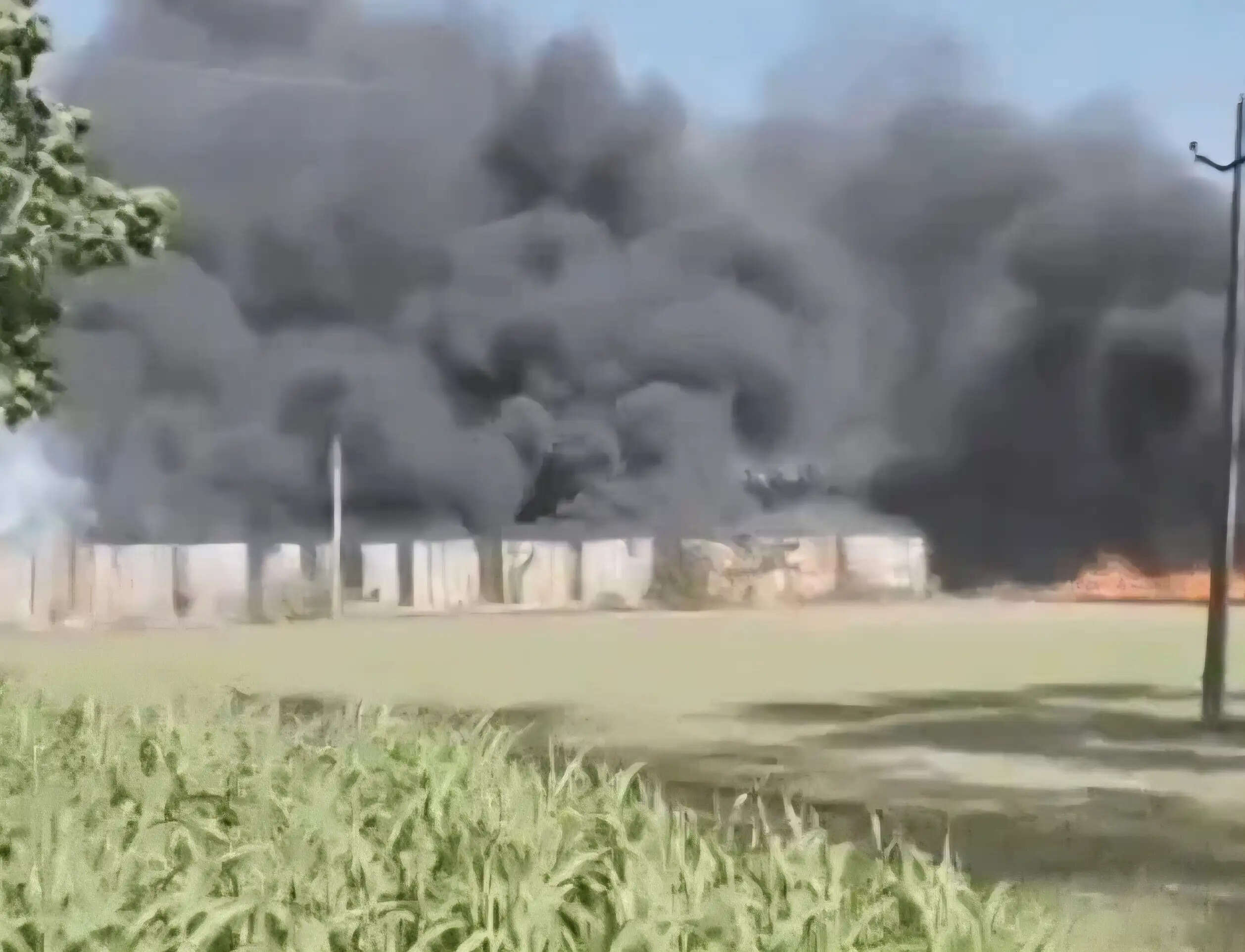 यमुनानगर: प्लाईवुड फैक्टरी व प्लास्टिक गोदाम में भीषण आग