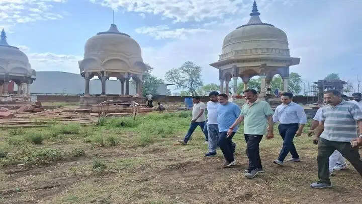 रीवाः उप मुख्यमंत्री शुक्ल ने निर्माणाधीन कार्यों का किया निरीक्षण