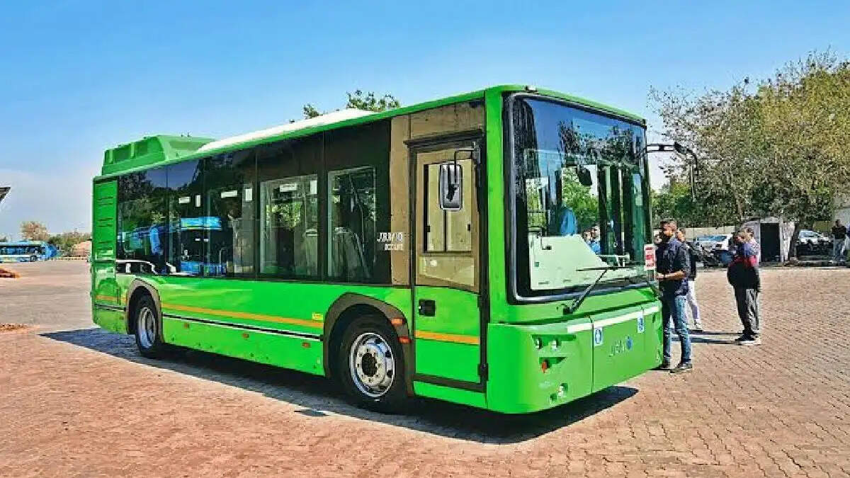 डीटीसी ने शुरु किया नया रूट 806ए और देवी रूट डी-6606