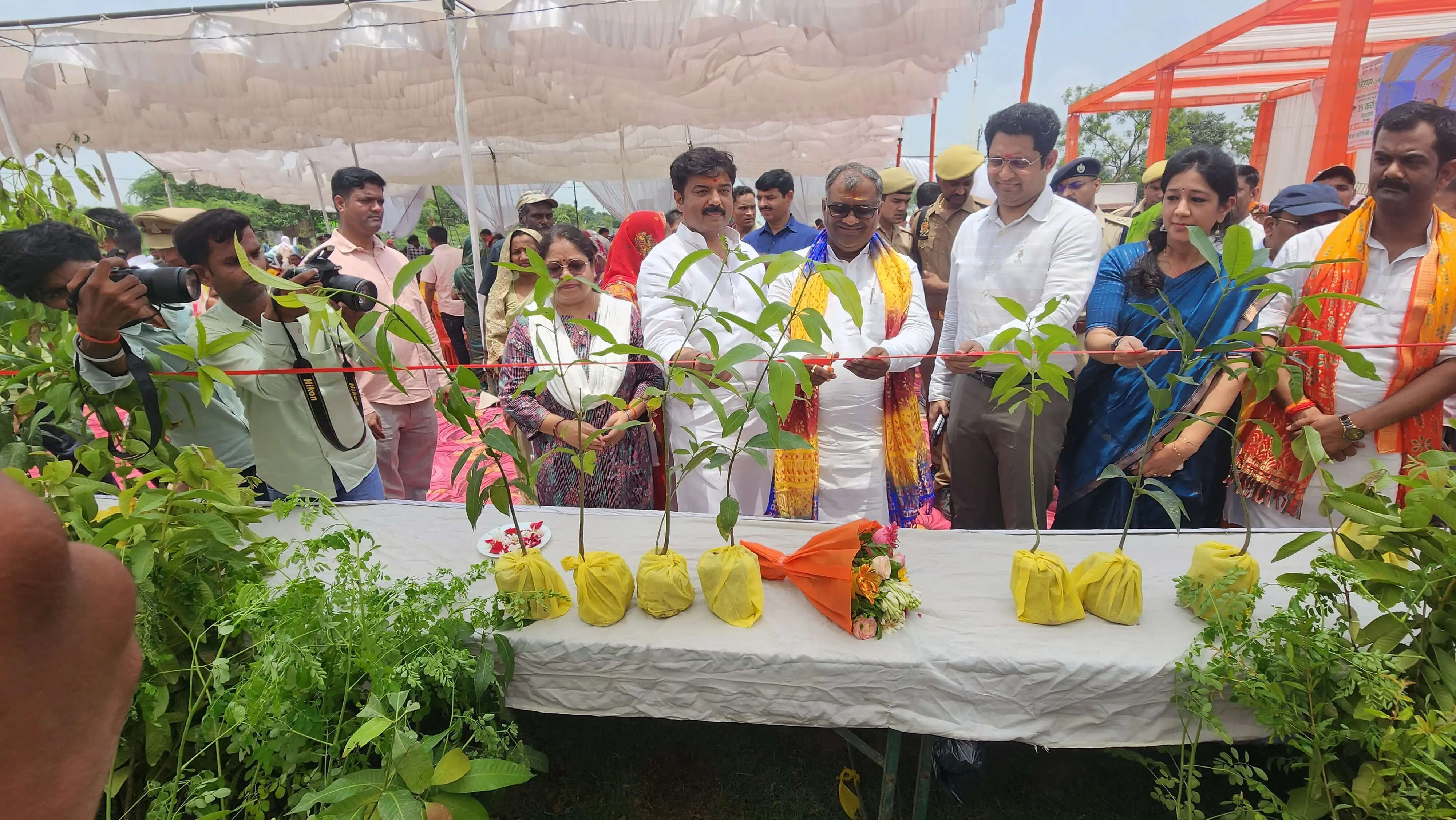 एक पेड़ माँ के नाम' अभियान लोगों को पौधों से भावनात्मक रूप से जोड़ने का माध्यम है: गिरीश चंद्र यादव