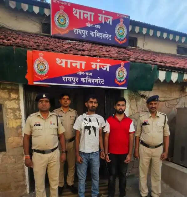 छग : चार अलग-अलग प्रकरणों में नशे का सामान बेचते एक महिला समेत 12 आरोपित गिरफ्तार