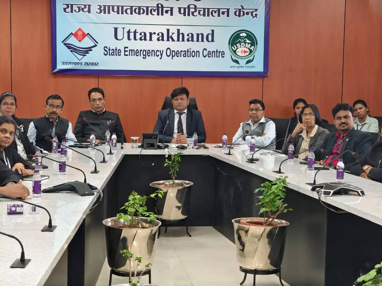 श्रीलंका के 40 सिविल सेवा के अधिकारी पहुंचे एसईओसी