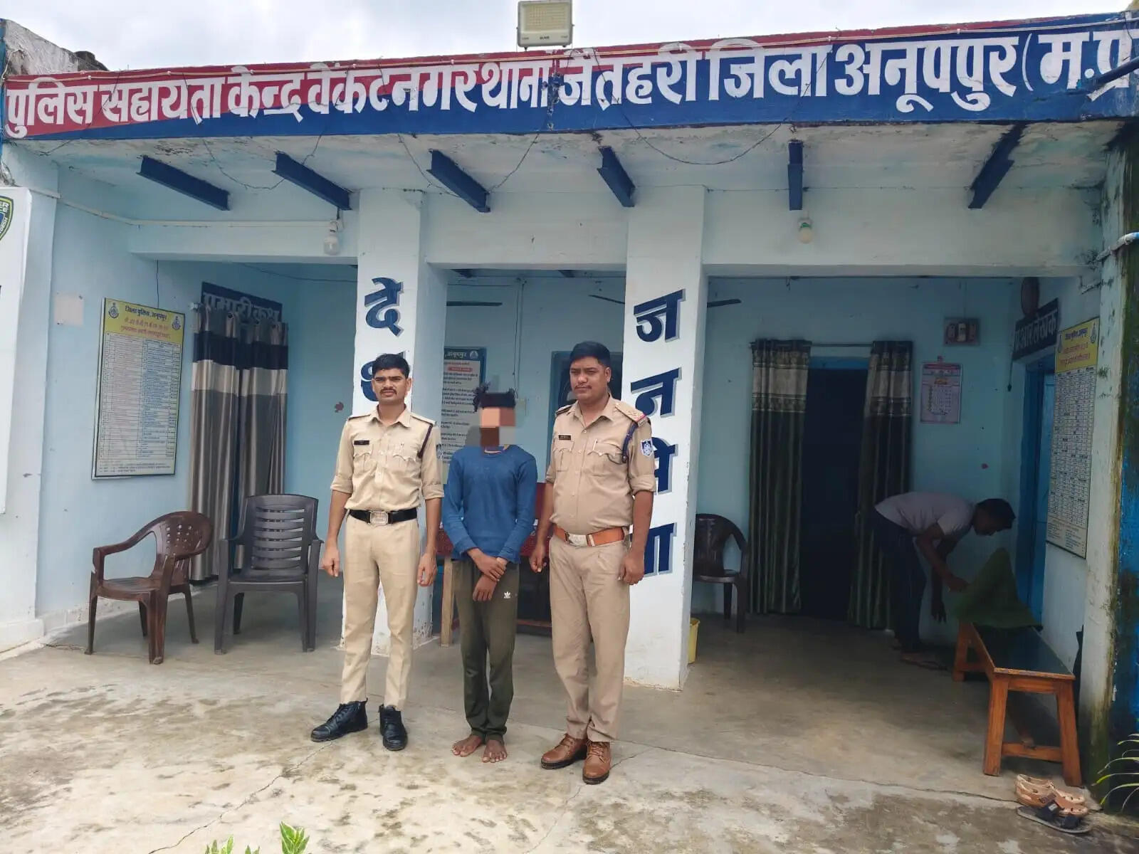 अनूपपुर: मोबाइल दुकान चोरी का आरोपी गिरफ्तार,1.20 लाख का सामान बरामद
