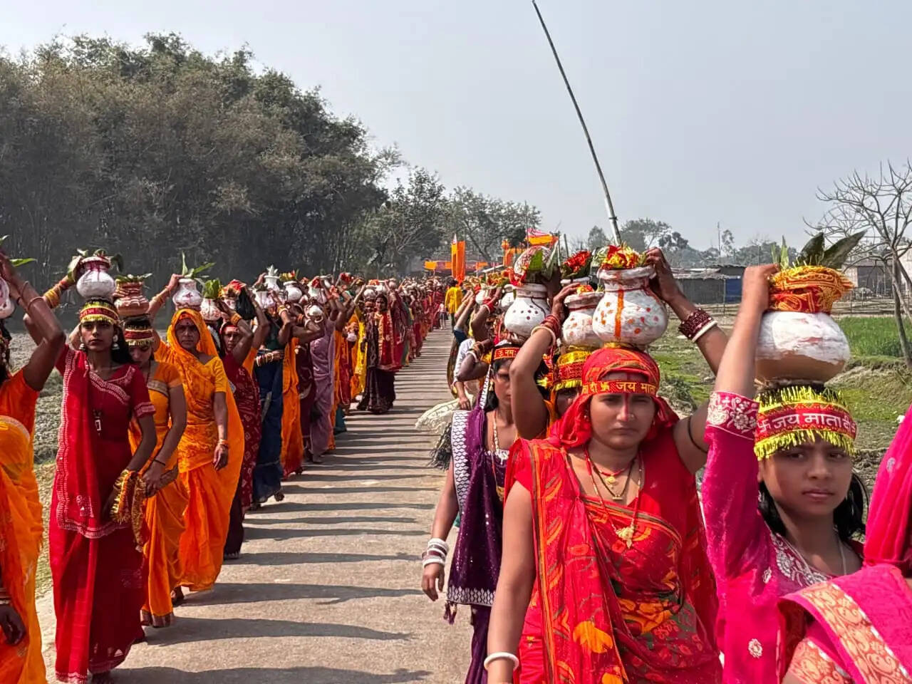 2001 महिलाओं के कलश शोभायात्रा के साथ शुरू हुआ महाविष्णु यज्ञ,रेणु की प्रतिमा आकर्षण का केन्द्र