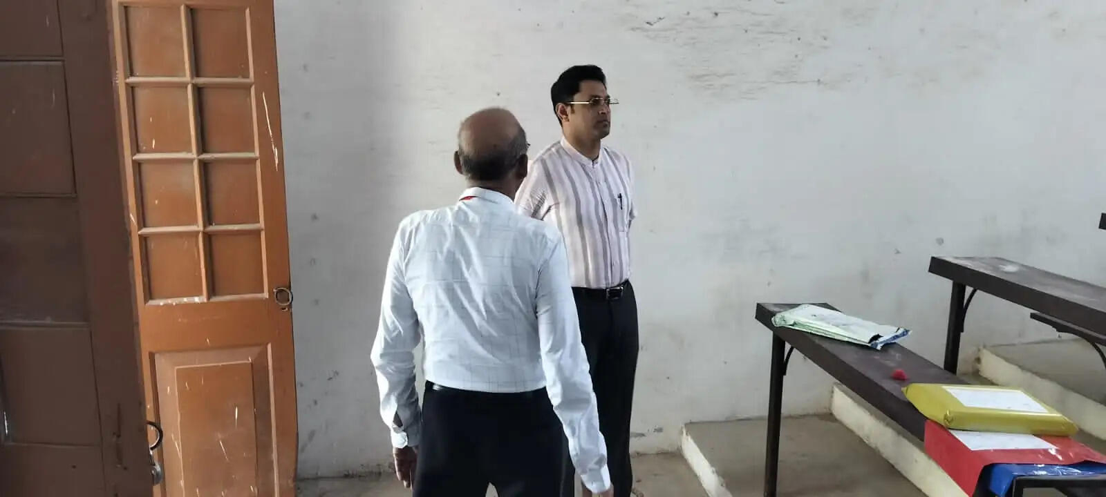 टीजीटी परीक्षा केंद्रों का जिलाधिकारी ने किया औचक निरीक्षण, दिए निर्देश