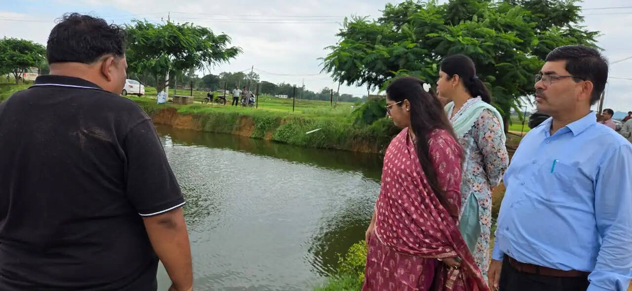 सूरजपुर : मत्स्य बीज प्रक्षेत्र का निरीक्षण, बेहतर बीज उपलब्ध कराने के निर्देश