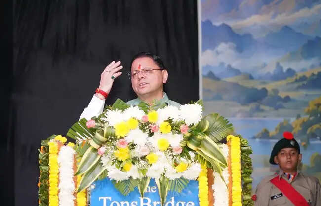 आधुनिक शिक्षा के साथ संस्कार भी जरूरी, विद्यार्थियों को बड़े सपने देखने चाहिए: धामी