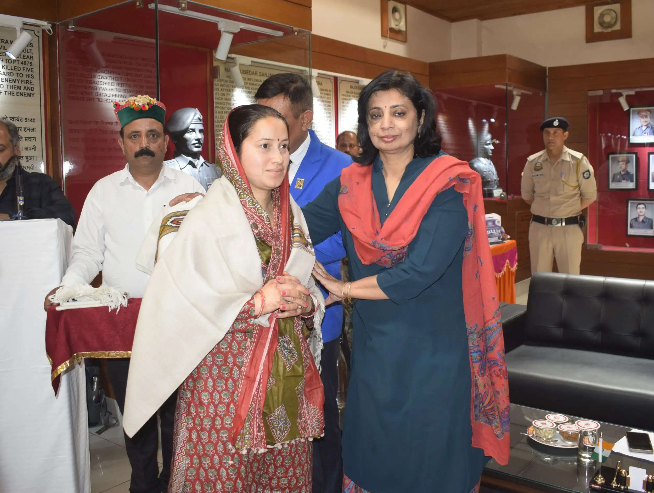 पूर्व सैनिकों और वीर नारियों का सम्मान ही राष्ट्र का सम्मान : सुकृति लिखी