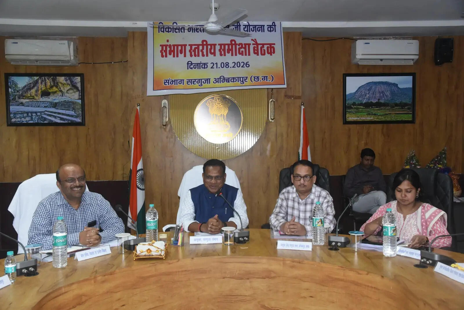“लक्ष्य के अनुसार काम पूरा करें, लापरवाही पर होगी सख्त कार्रवाई” : संभागायुक्त दुग्गा