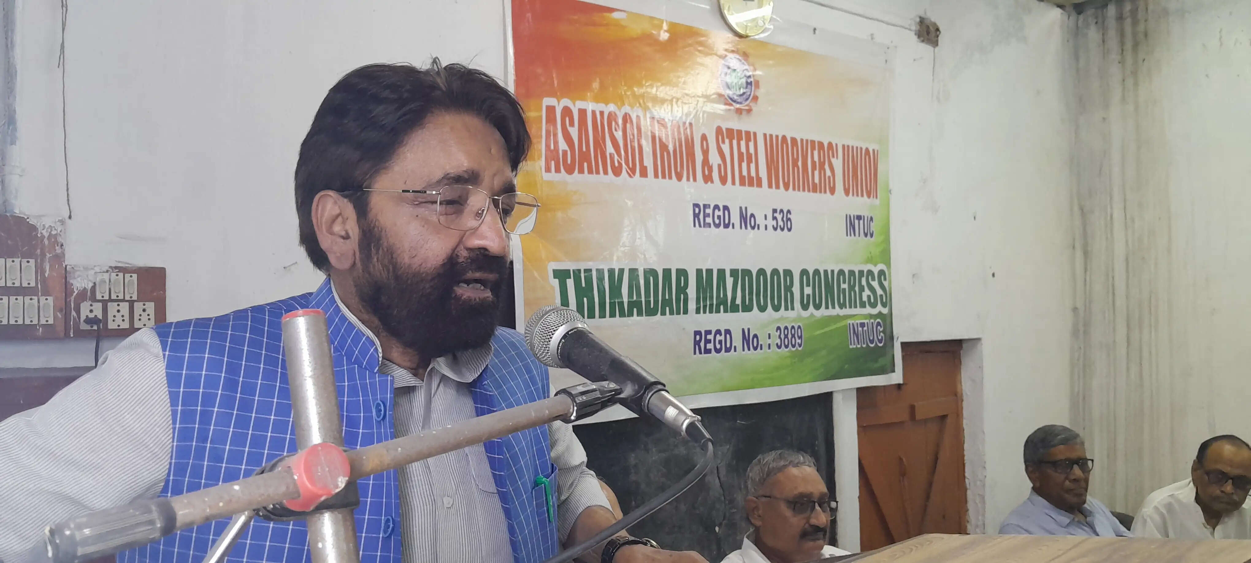 इंटक के राष्ट्रीय उपाध्यक्ष सीके सिंह ने बर्नपुर कार्यालय में पदाधिकारियों संग की मंथन बैठक