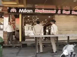 भोपाल: मिलन स्वीट्स पर इनकम टैक्स का छापा, टैक्स चोरी की आशंका में टीम&nbsp;ने&nbsp;दस्तावेज खंगाले