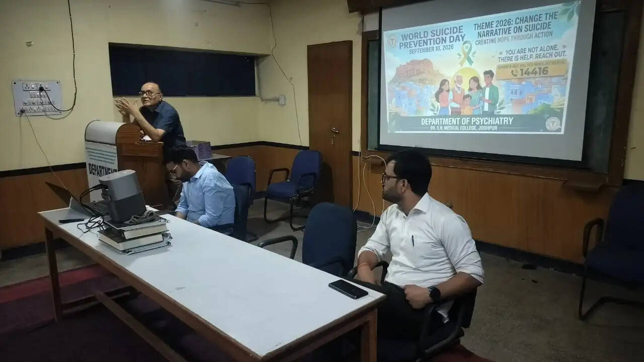 आत्महत्या के बढ़ते मामले चिंताजनक, जागरूकता से रोकथाम संभव: डॉ. गहलोत