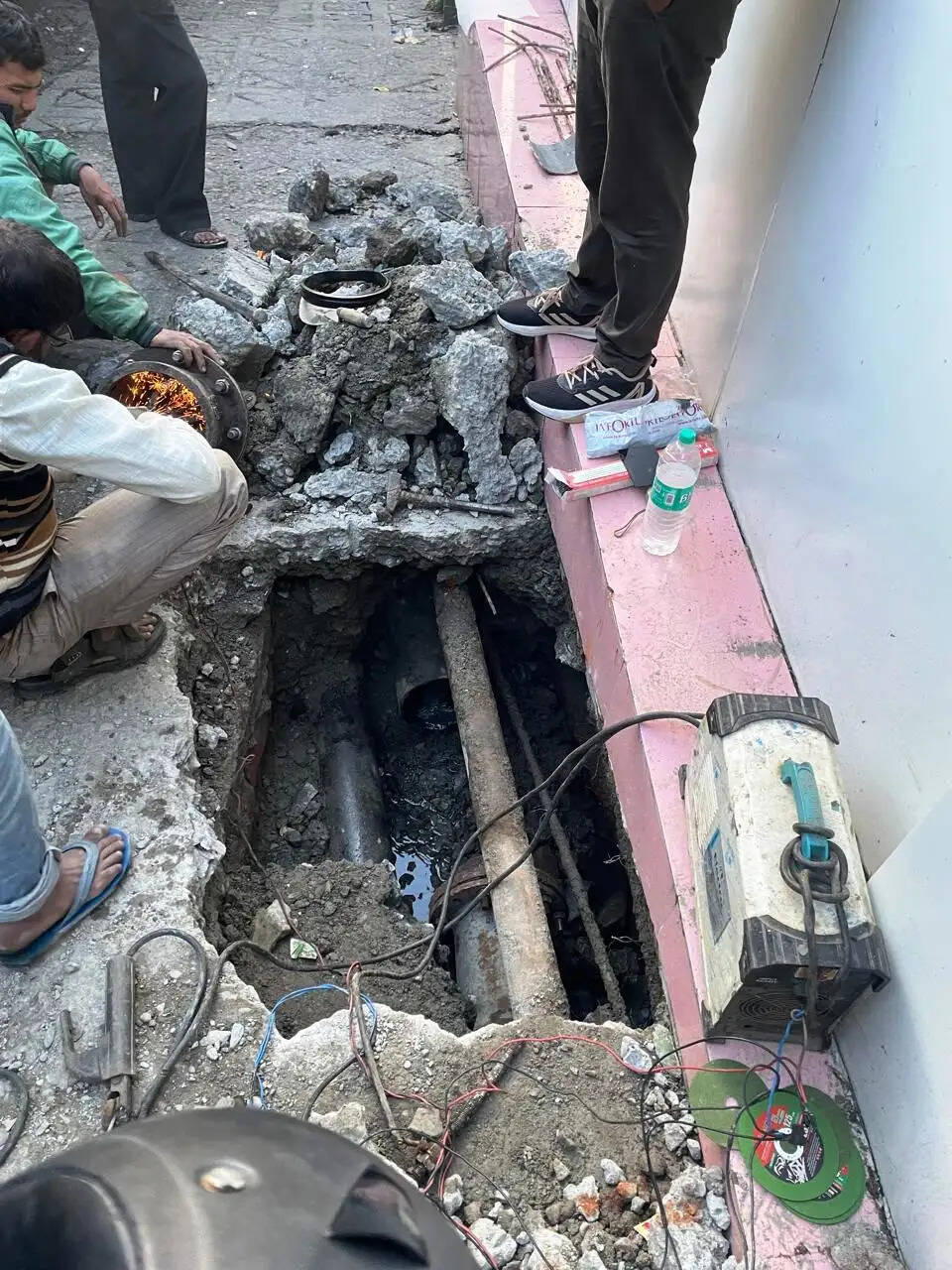 चिड़ियाघर रोड पर पेयजल संकट,वैकल्पिक लाइन की मांग