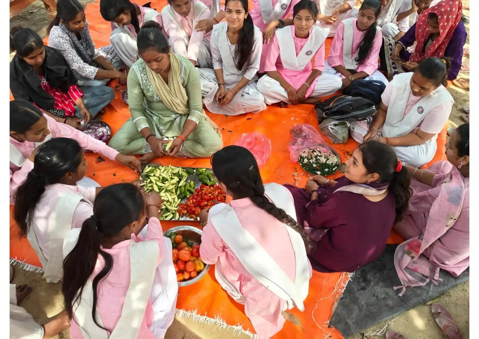 स्वावलंबी आबादी शक्तिशाली राष्ट्र का आधार