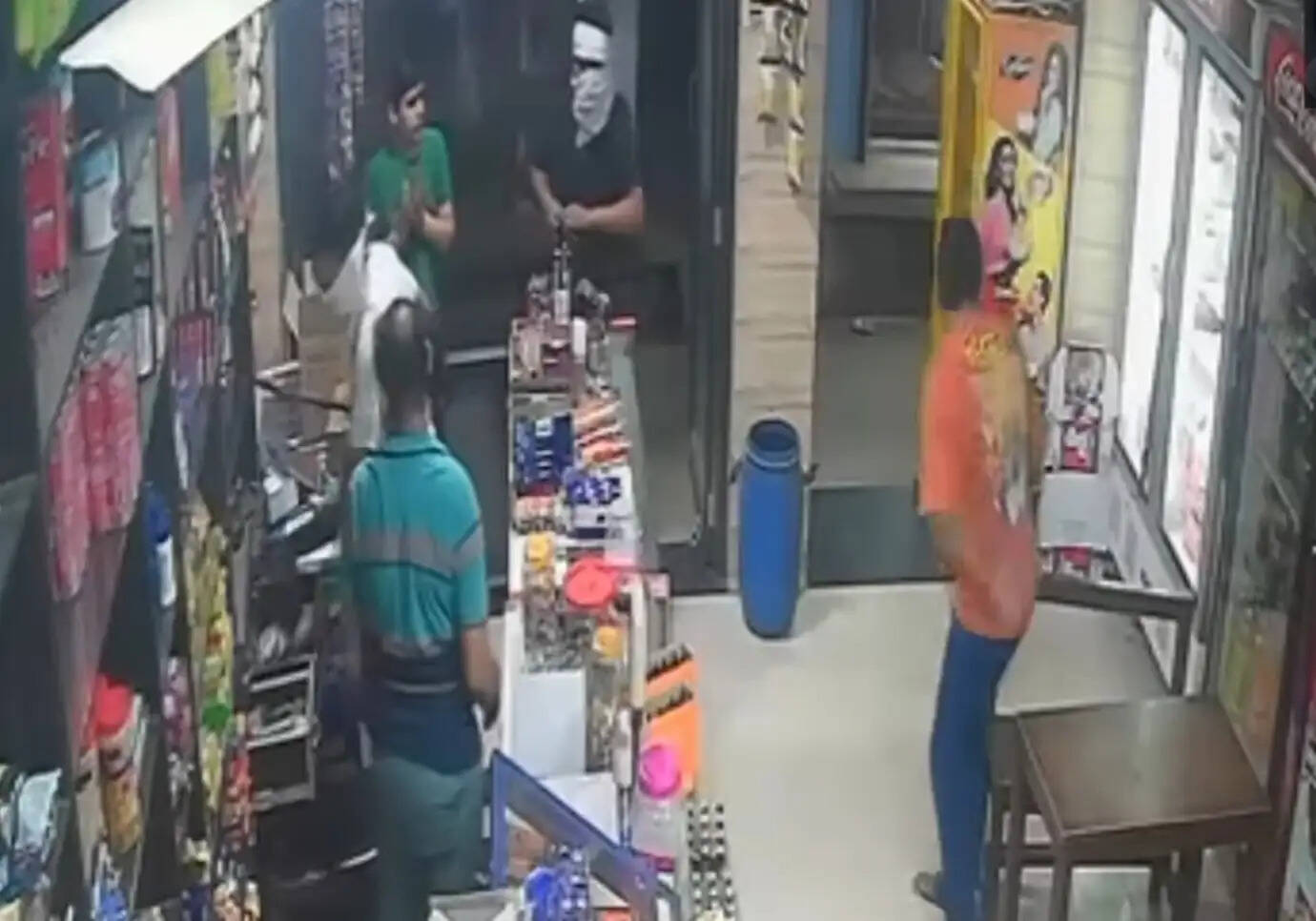 सढौरा में बेकरी दुकानदार को बंदूक के बल पर लूटा