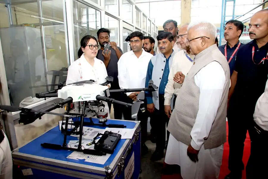 वैज्ञानिक आधुनिक कृषि का व्यवहारिक अनुभव किसानों को दे : राज्यपाल पटेल