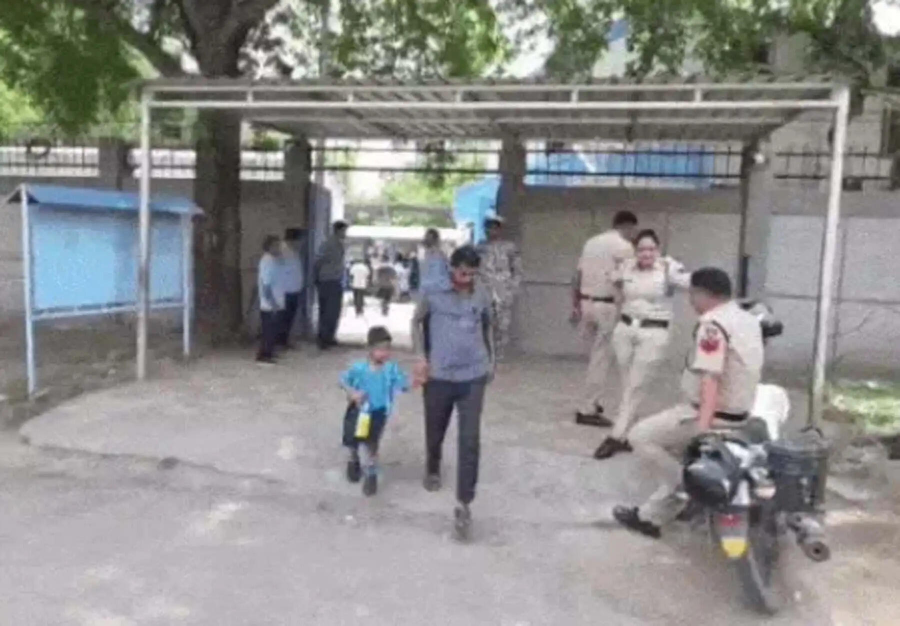 गुरुग्राम के सचिवालय व कई स्कूलों को बम से उड़ाने की मिली धमकी