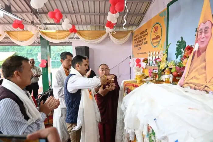 दलाई लामा के 91वें जन्मदिवस पर छोटा शिमला में हुआ समारोह, विक्रमादित्य सिंह ने युवाओं को दिए नैतिक मूल्यों और पर्यावरण संरक्षण के संदेश