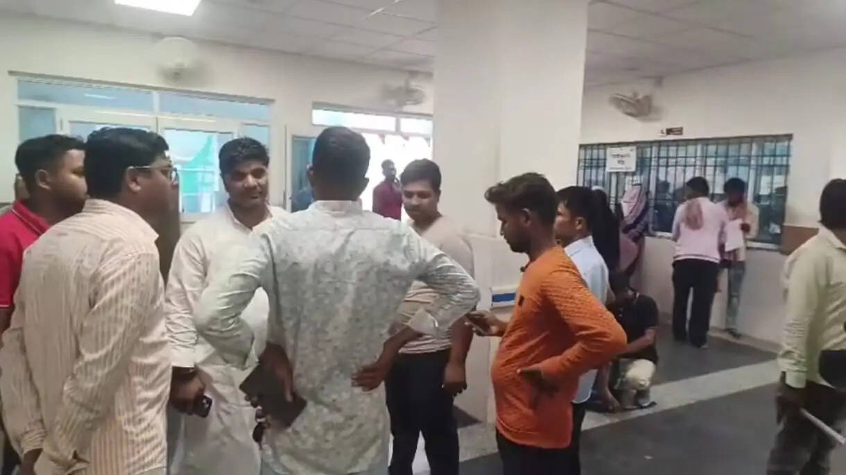 तेज रफ्तार चारपहिया वाहन ने बाइक को रौंदा, युवक की मौत