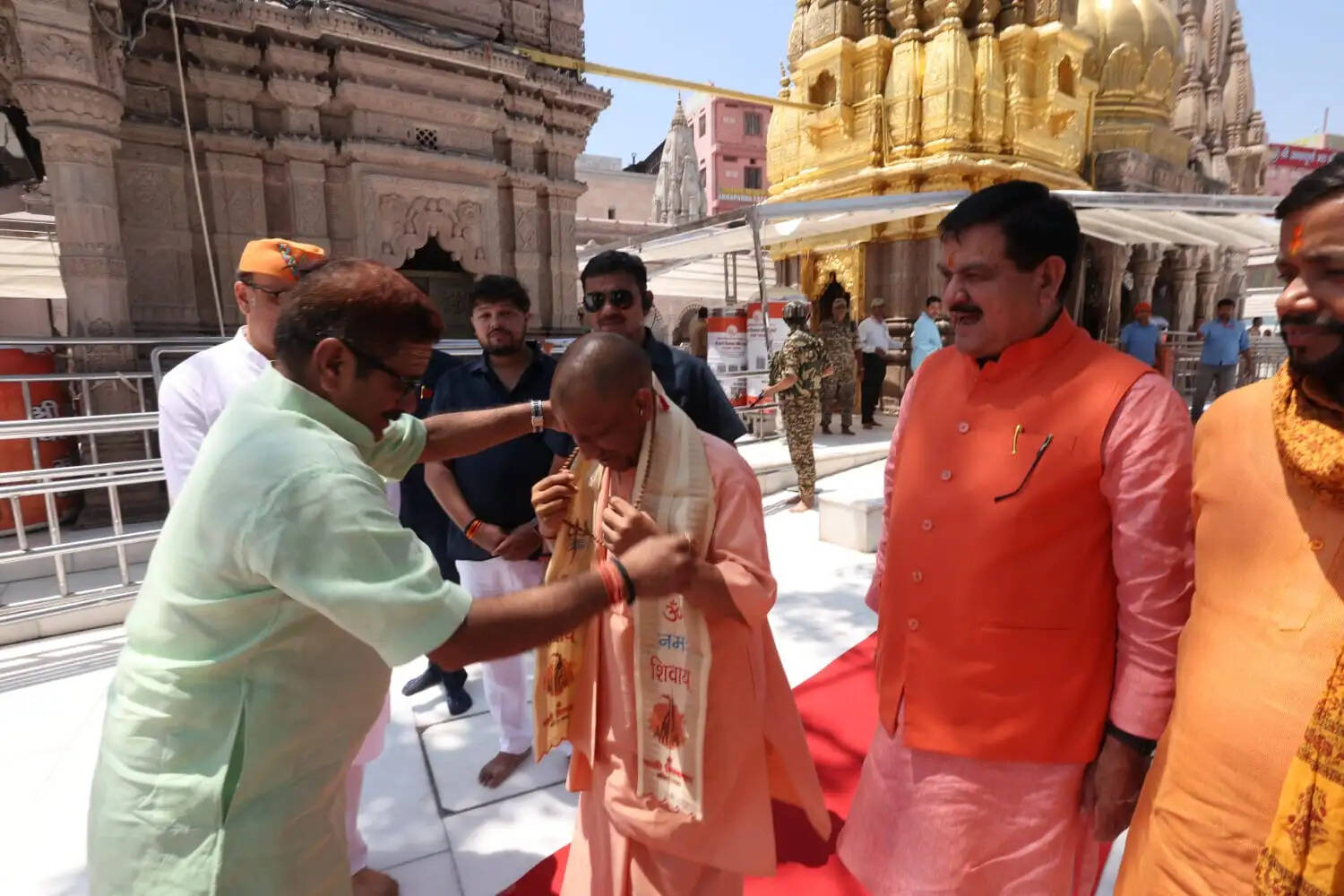 (अपडेट) मुख्यमंत्री योगी आदित्यनाथ ने बाबा कालभैरव और श्री काशी विश्वनाथ मंदिर में किया दर्शन पूजन