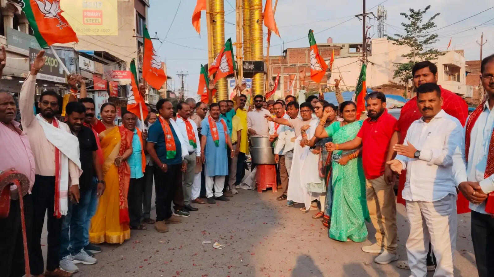 बंगाल-असम में भाजपा की जीत पर भाजपाइयों में खुशी की लहर