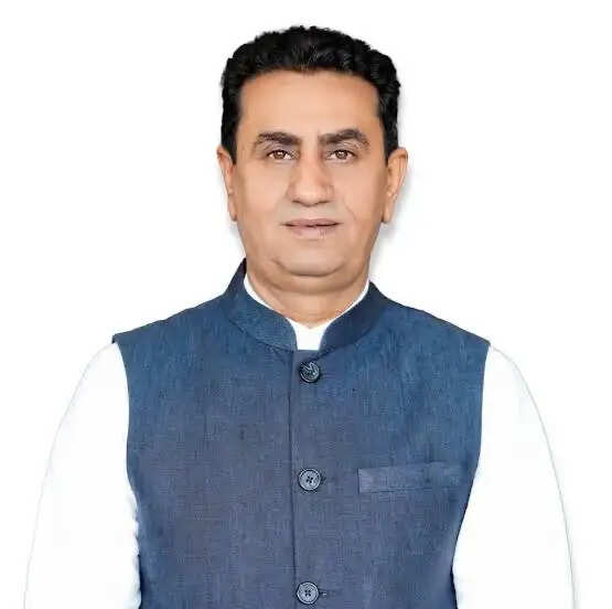 सियासी खींचतान में नहीं रुक सकता शासन-राजीव जसरोटिया का उमर सरकार पर तीखा हमला