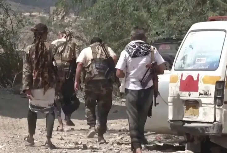हूती की धमकी-यात्री रियाद हवाई अड्डे से दूर रहें, मिसाइल के टुकड़े मक्का और जेद्दा में गिरे, ईरान ने ड्रोन को मार गिराया