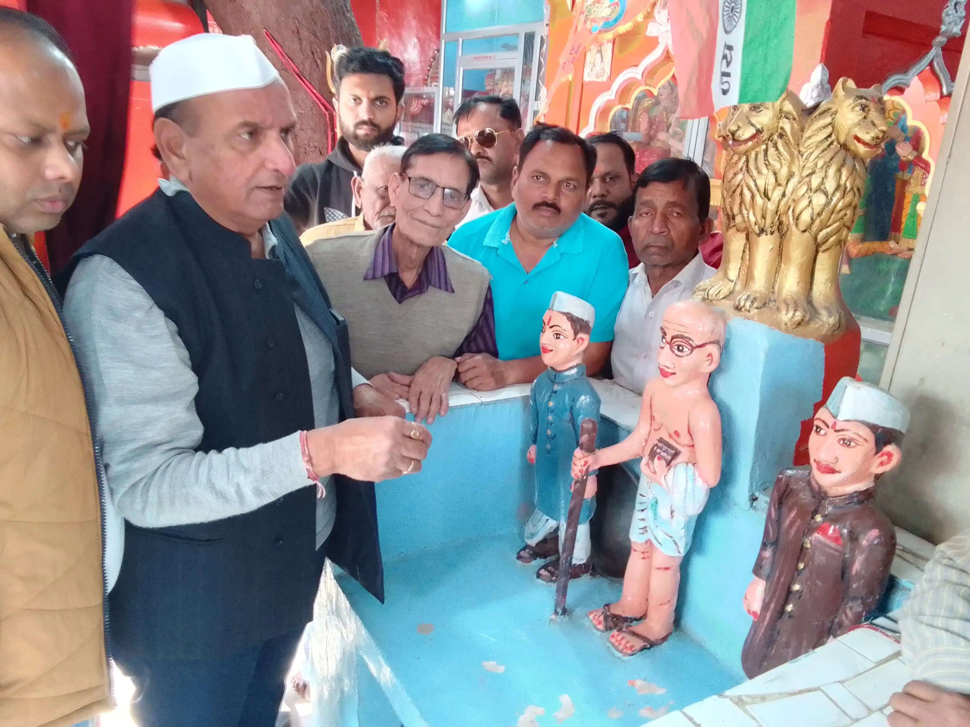 जरीबचौकी में ऐतिहासिक मंदिर व महापुरुषों की मूर्तियों को हटाने की धमकी पर आक्रोश