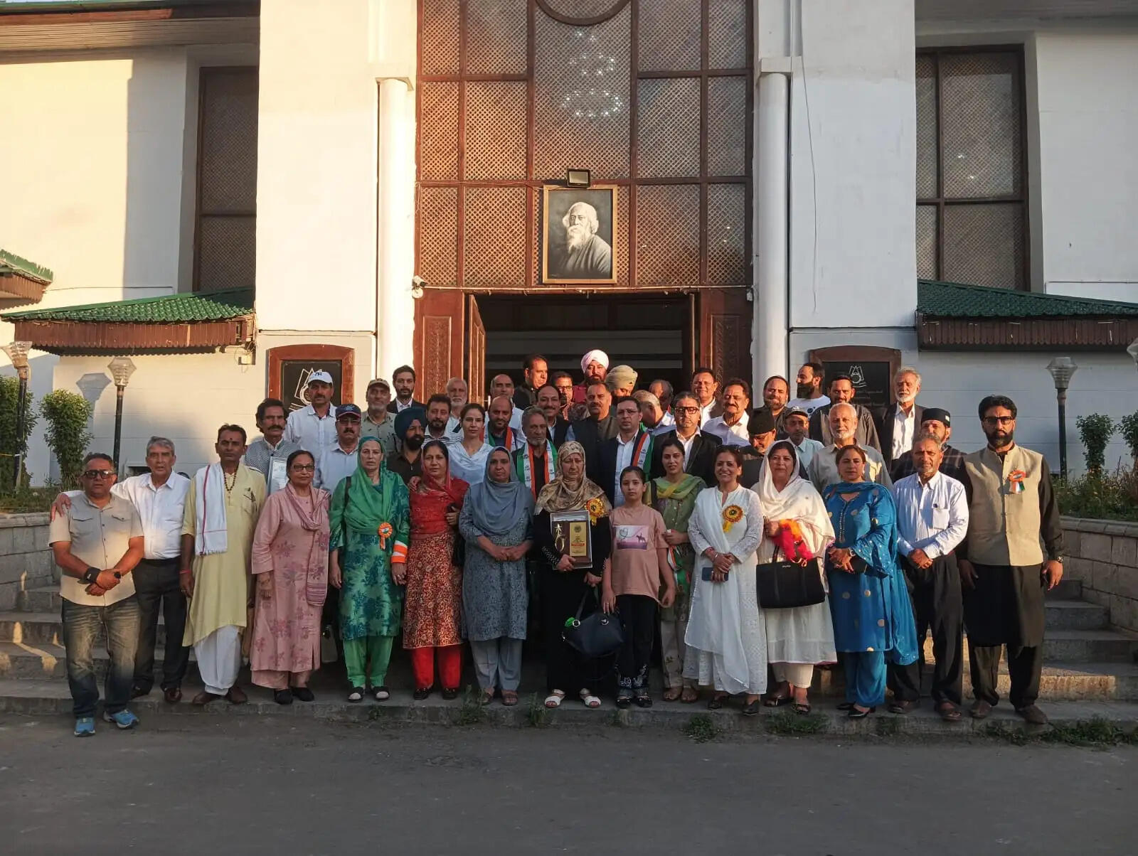 गांधी ग्लोबल फैमिली ने प्रदान किए ‘इकबाल मीर मेमोरियल अवॉर्ड’, समाजसेवा और शिक्षा से जुड़ी हस्तियां हुईं सम्मानित