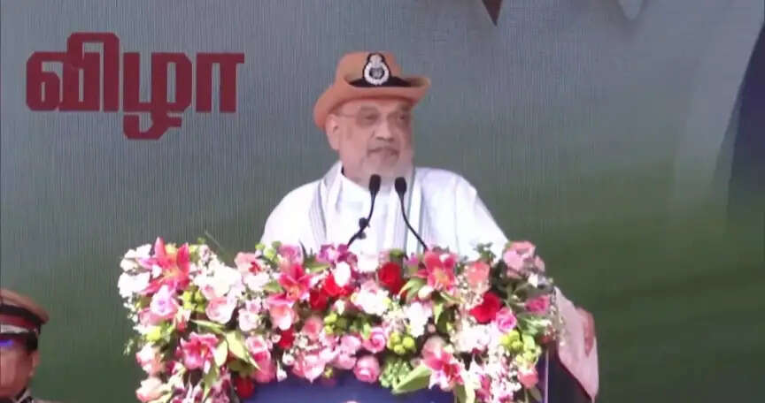 गृहमंत्री अमित शाह ने पुडुचेरी पुलिस को प्रतिष्ठित 'राष्ट्रपति पुलिस कलर' सौंपा