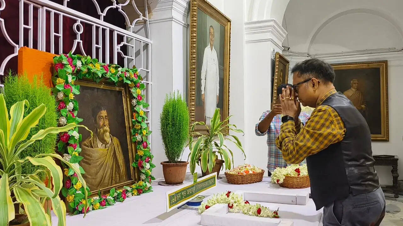 बंगाल विधानसभा में आचार्य प्रफुल्ल चंद्र रॉय की 165वीं जयंती पर दी गई श्रद्धांजलि