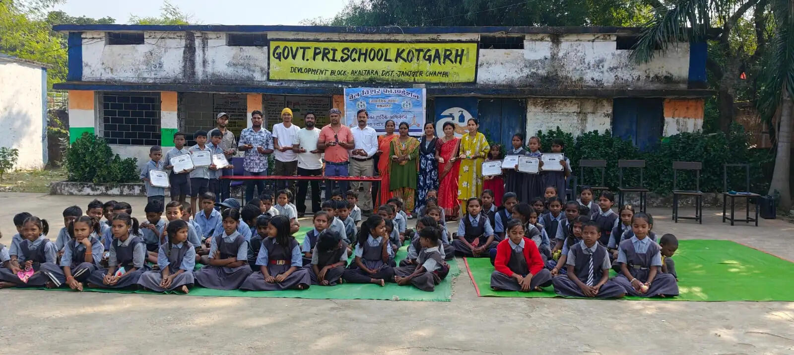 दीपावली पर मिट्टी के दीये जलाने और स्थानीय बाजार से खरीदारी का संदेश, वेल विशर फाउंडेशन ने चलाया जागरूकता अभियान