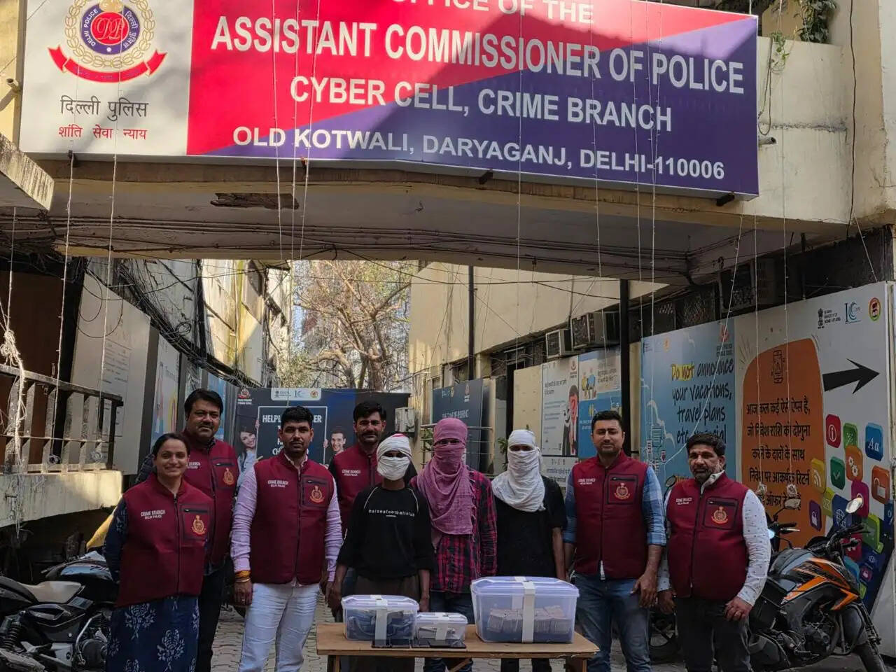 चांदनी चौक के सर्राफा व्यापारी के यहां से 54 लाख रुपये लेकर फरार हुआ आरोपित दो दोस्तों के साथ गिरफ्तार