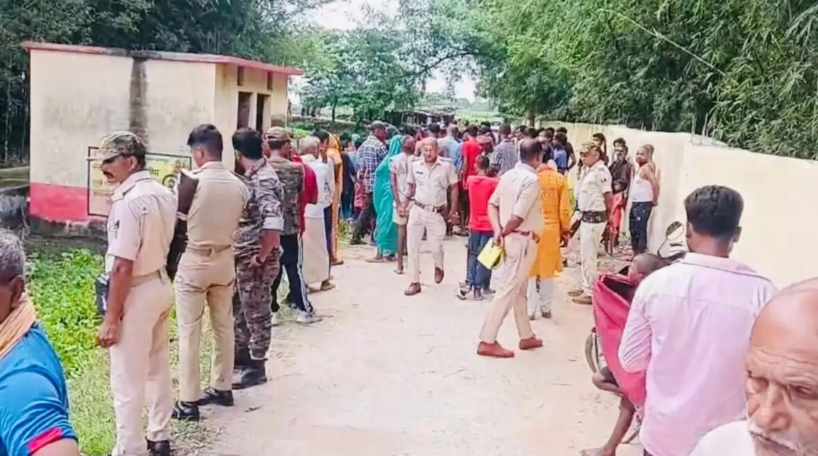 लापता युवक का शव संतो बाबा धाम के समीप गड्ढे में मिला, परिजनों में मचा कोहराम