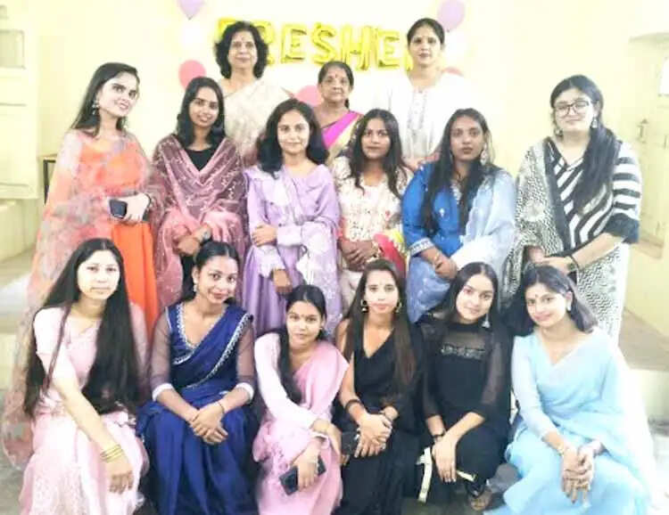 कन्या गुरुकुल में नवप्रवेशित छात्राओं का स्वागत, सांस्कृतिक कार्यक्रमों में दिखाई प्रतिभा