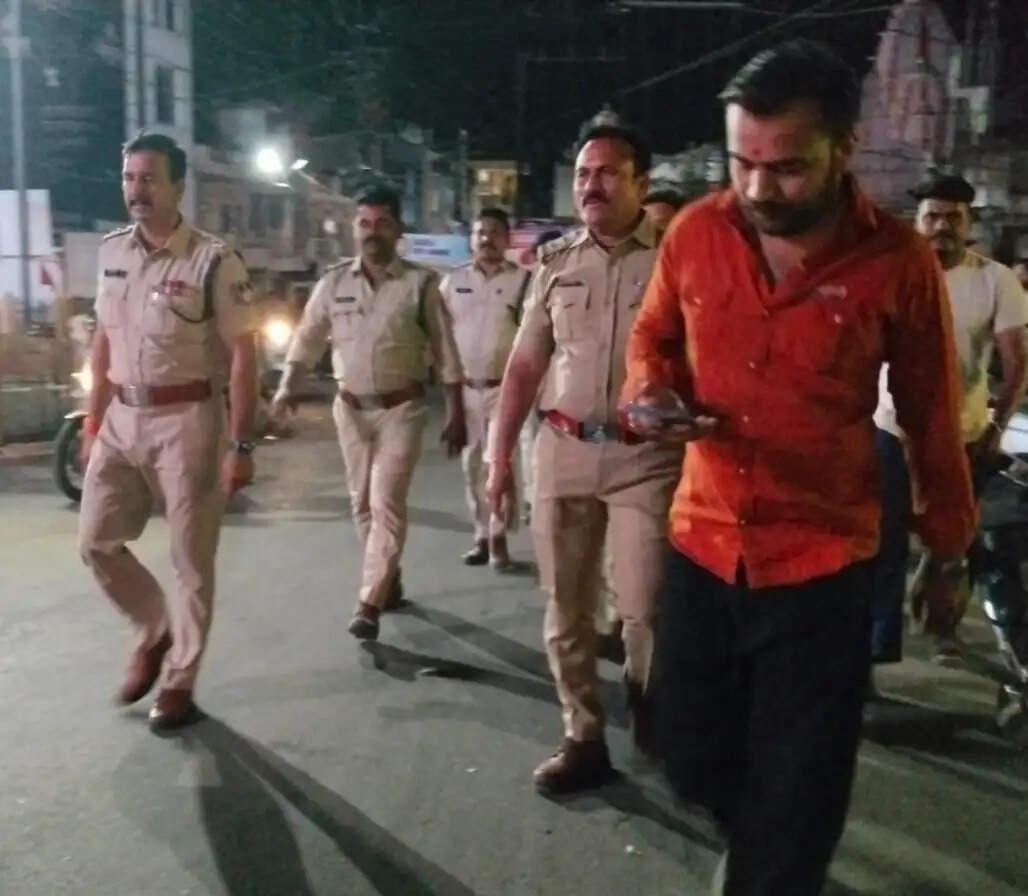 झाबुआ: गुंडे-बदमाशों के विरुद्ध रात भर चले अभियान में 25 ईनामी आरोपी गिरफ्तार