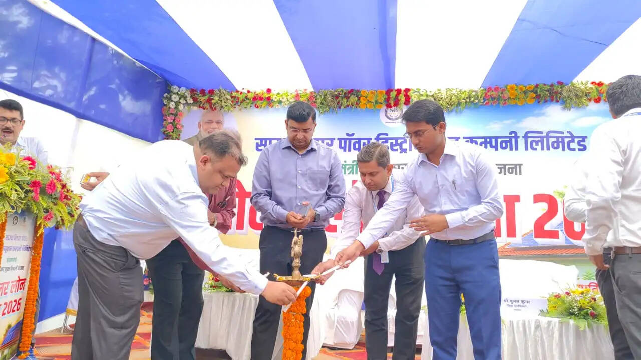 जिलाधिकारी की अध्यक्षता में सोलर लोन मेला कार्यक्रम का आयोजन