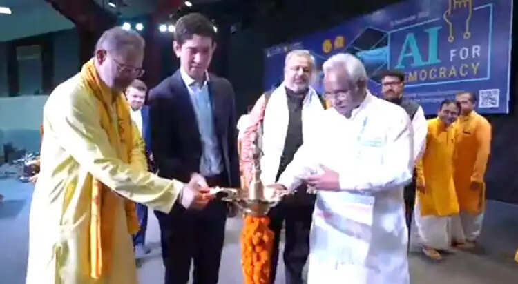 एआई के दौर में डेमोक्रेसी पर महामंथन, देसंविवि में जुटे देश-विदेश के विशेषज्ञ