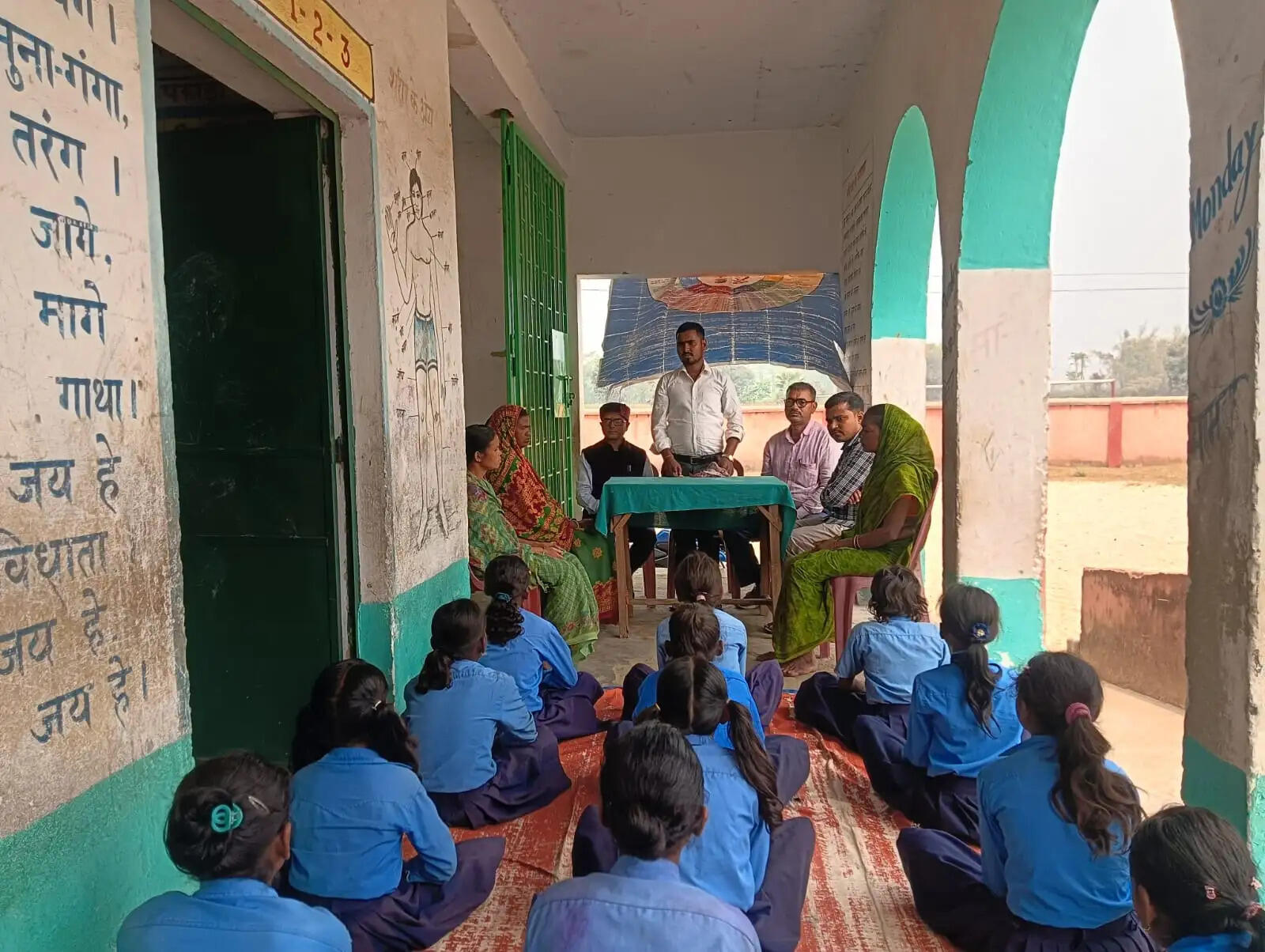 प्रावि आदिवासी टोला मधुरा में जन औषधि दिवस व सुरक्षित शनिवार मनाया गया