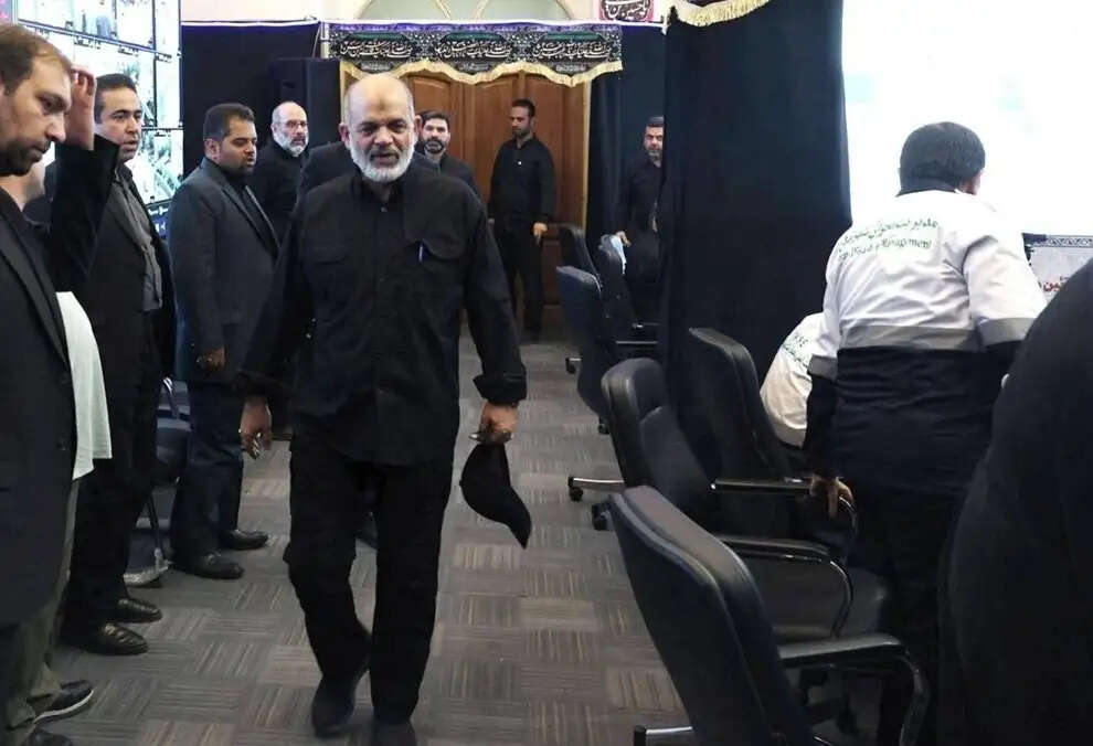 ईरान में खामेनेई के ताबूत पर रखा गया खास लाल झंडा, पहली बार नजर आए आईआरजीसी के नए कमांडर अहमद वाहिदी
