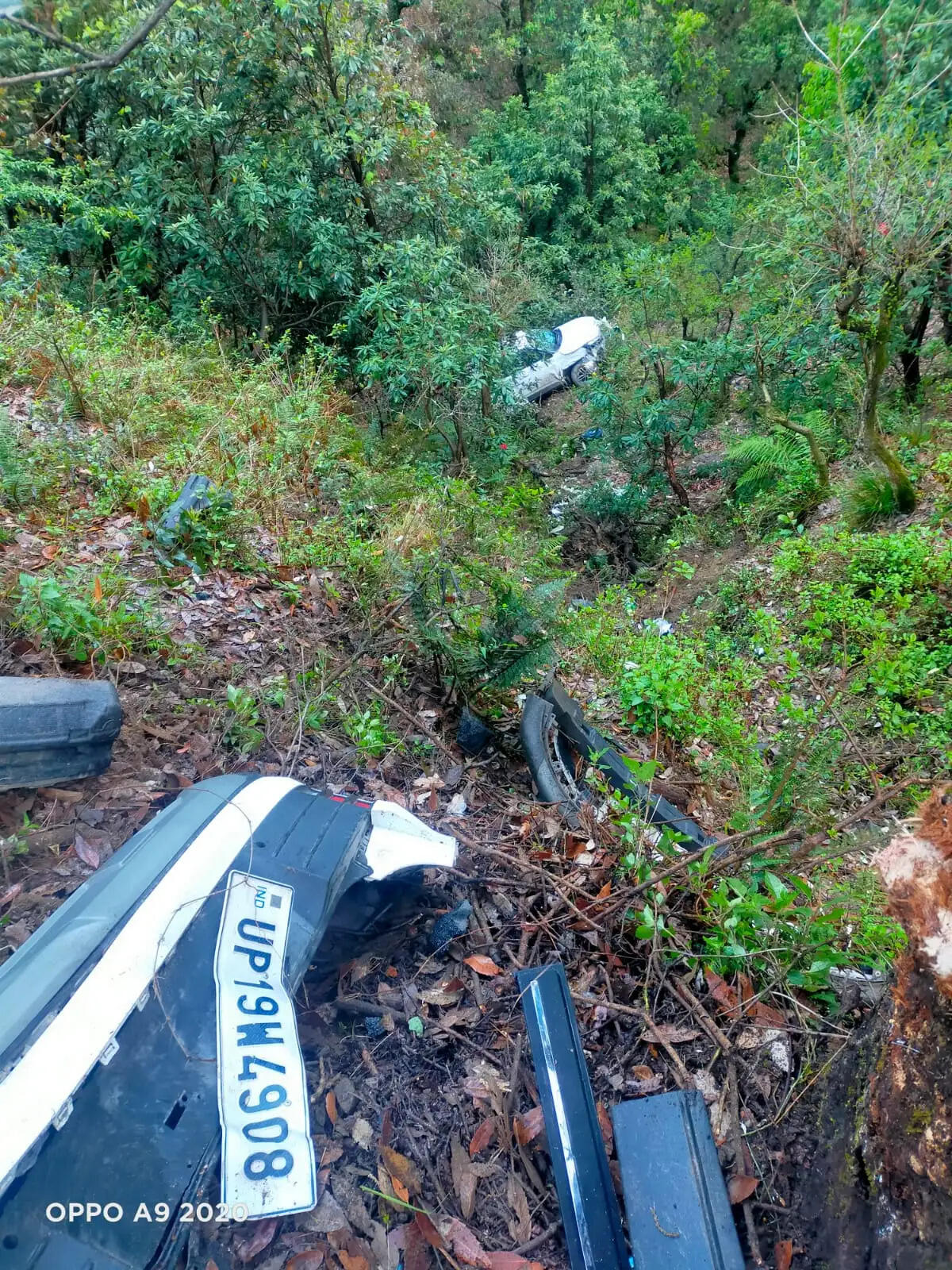 मंडी के पराशर घूमने जा रहे पंजाब के युवकों की कार दुर्घटनाग्रस्त, पांच घायल